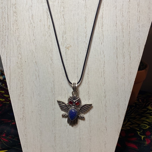 925 SS Plated Lapis and Garnet OWL necklace - Picture 2 of 3